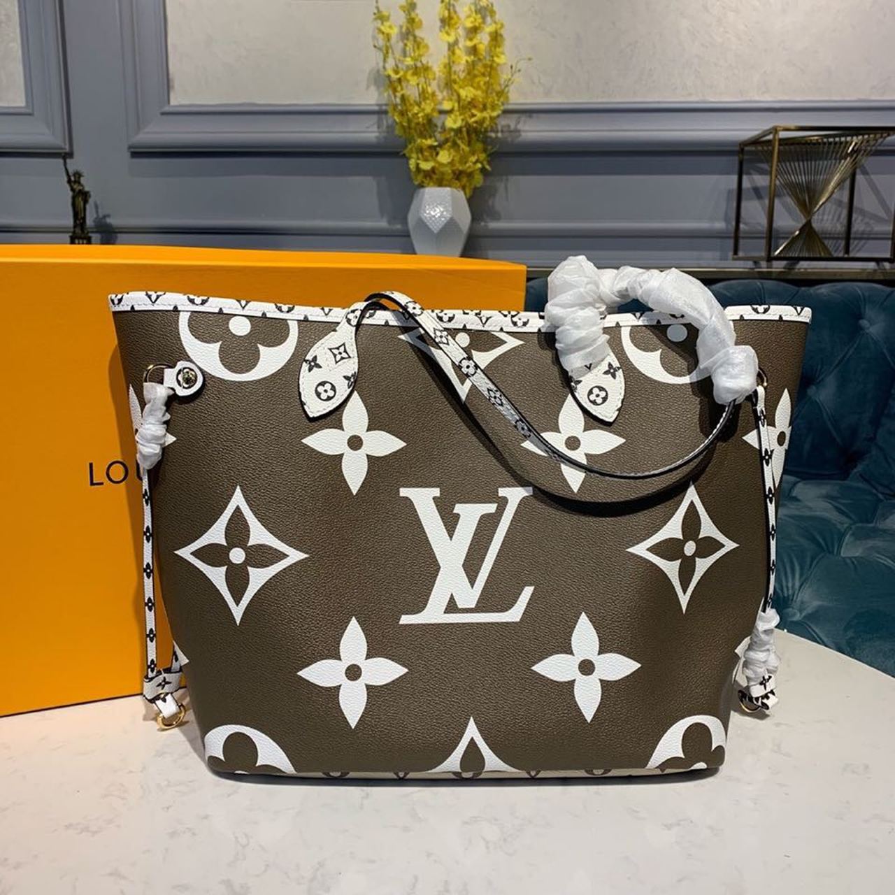Louis Vuitton Neverfull MM Tote Bag Monogram Canvas Khaki/Beige For Women, Women’s Handbags, Shoulder Bags 12.2in/31cm LV M44568