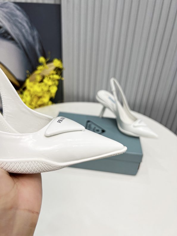 1097157b.jpg
