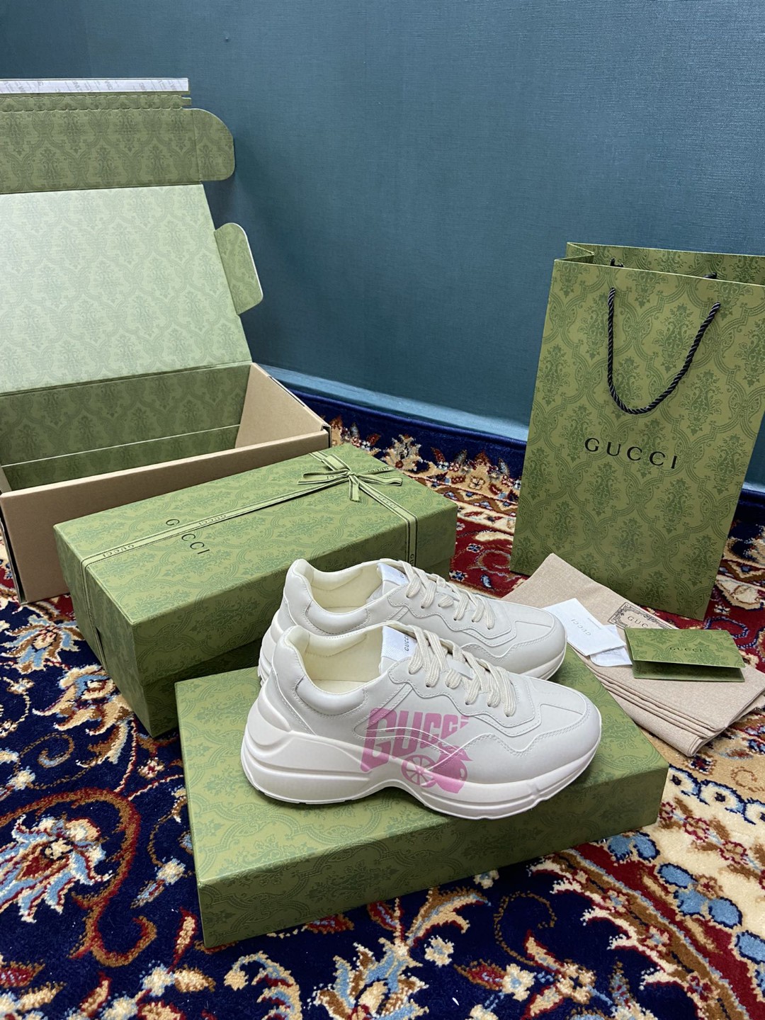 Gucci Men’s Rhyton Sneakers With Lemon Gucci White Ivory For Men ‎684899