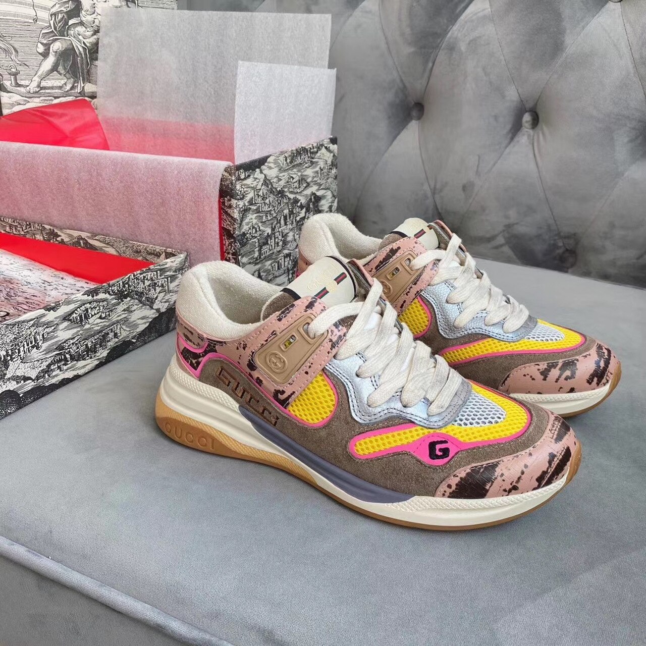 Gucci Ultrapace Sneakers 592348 Calfskin Leather Spring/Summer Collection, Pink Rock Tejus/Green