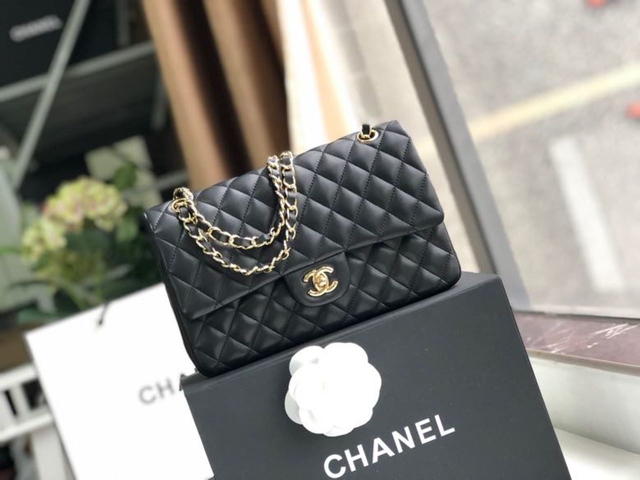 Chanel Classic Handbag Gold Toned Hardware BlackĀ For Women, Women’s Bags, Shoulder And Crossbody Bags 10.2in/26cm A01112