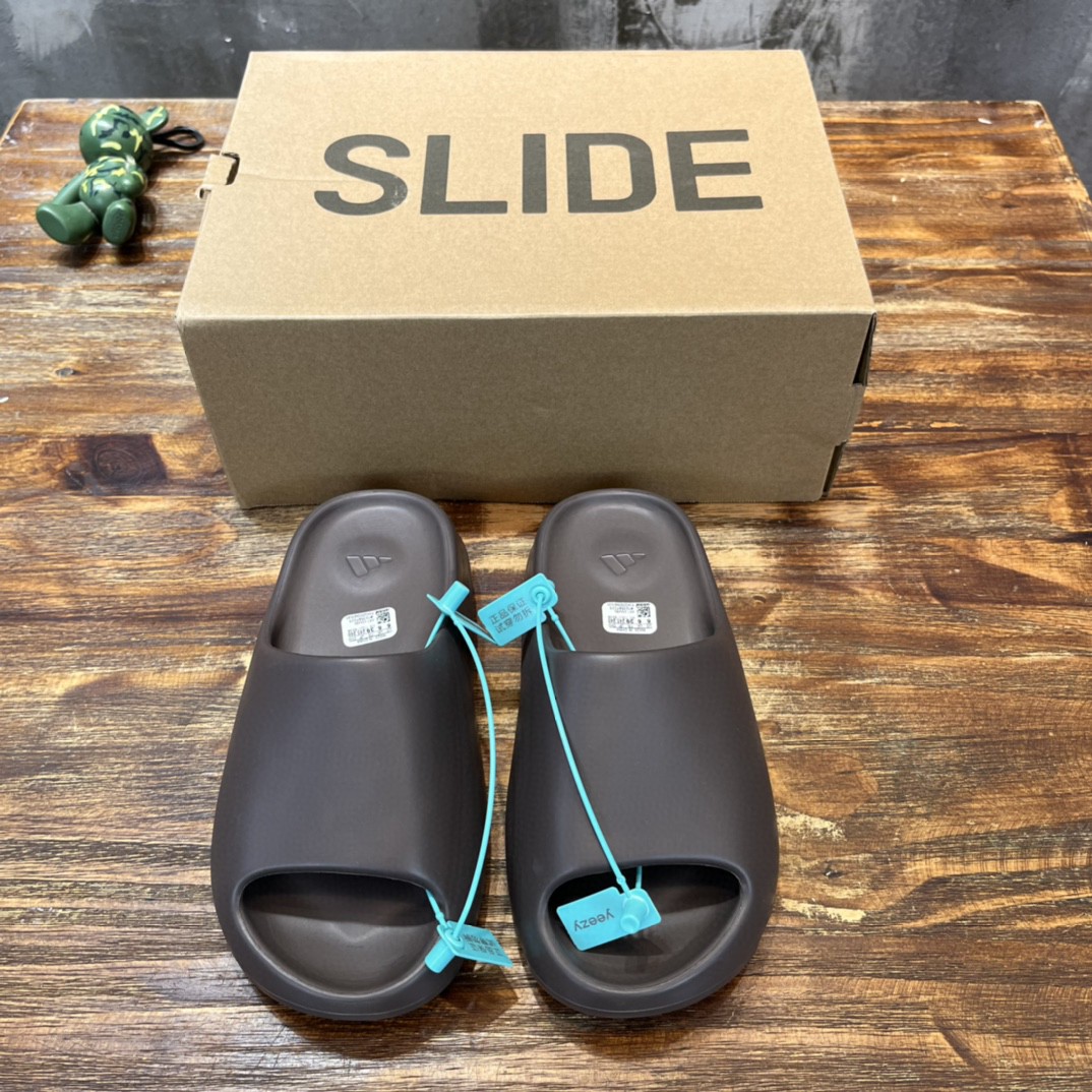 adidas yeezy Slides Soot Dark Brown For Women GX6141