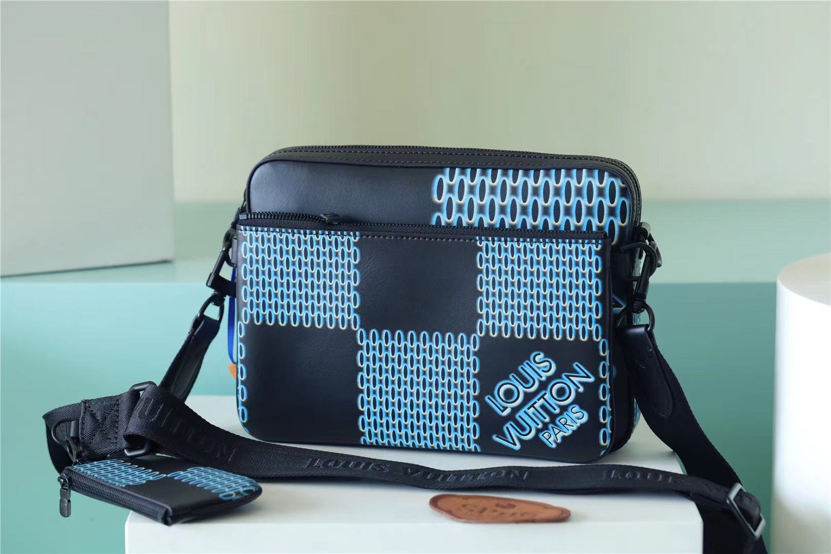 Louis Vuitton Trio Messenger Damier Spray Blue For Men, Men’s Bags, Shoulder And Crossbody Bags 9.5in/25cm LV