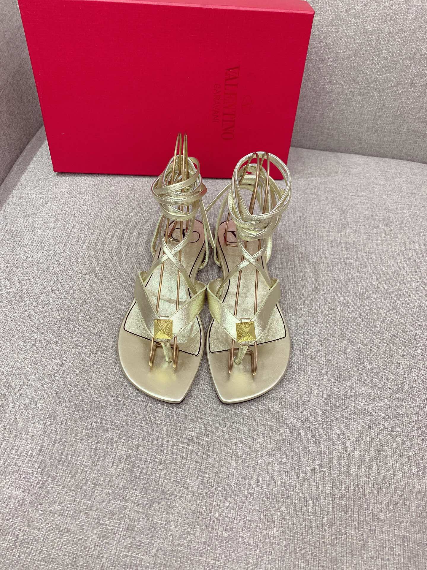 Valentino Garavani Roman Stud Flat Sandals Gold For Women WS0BJ7MDQ