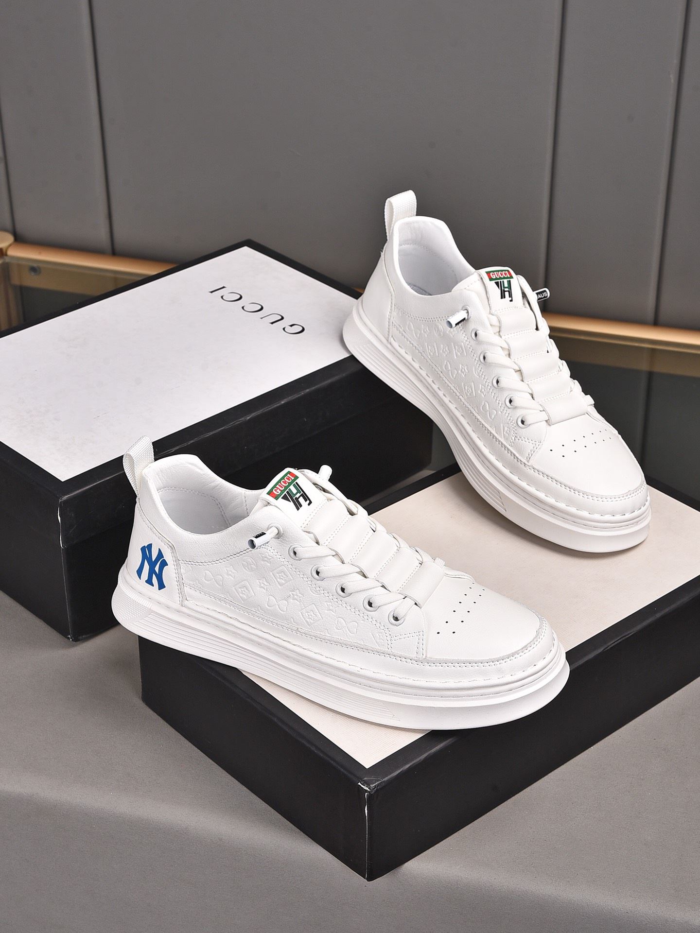 Gucci Men’s Pattern Embossing Sneakers With NY Blue Print White For Men