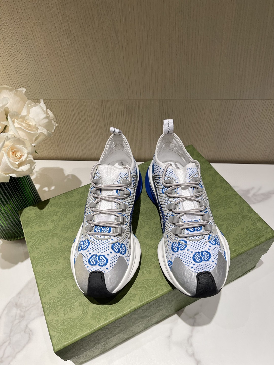Gucci Run Men’s Sneaker White Blue For Men 680900 USN10 8485