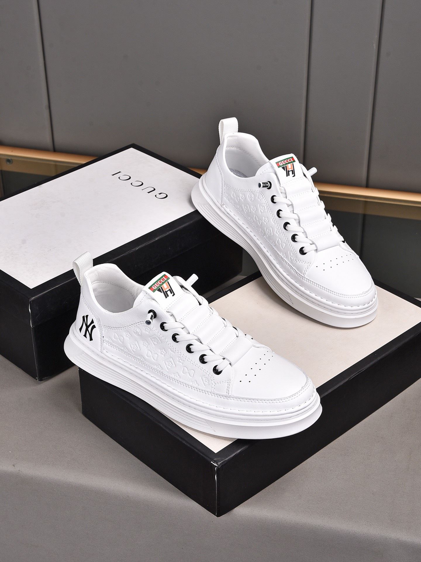 Gucci Men’s Pattern Embossing Sneakers With NY Black Print White For Men