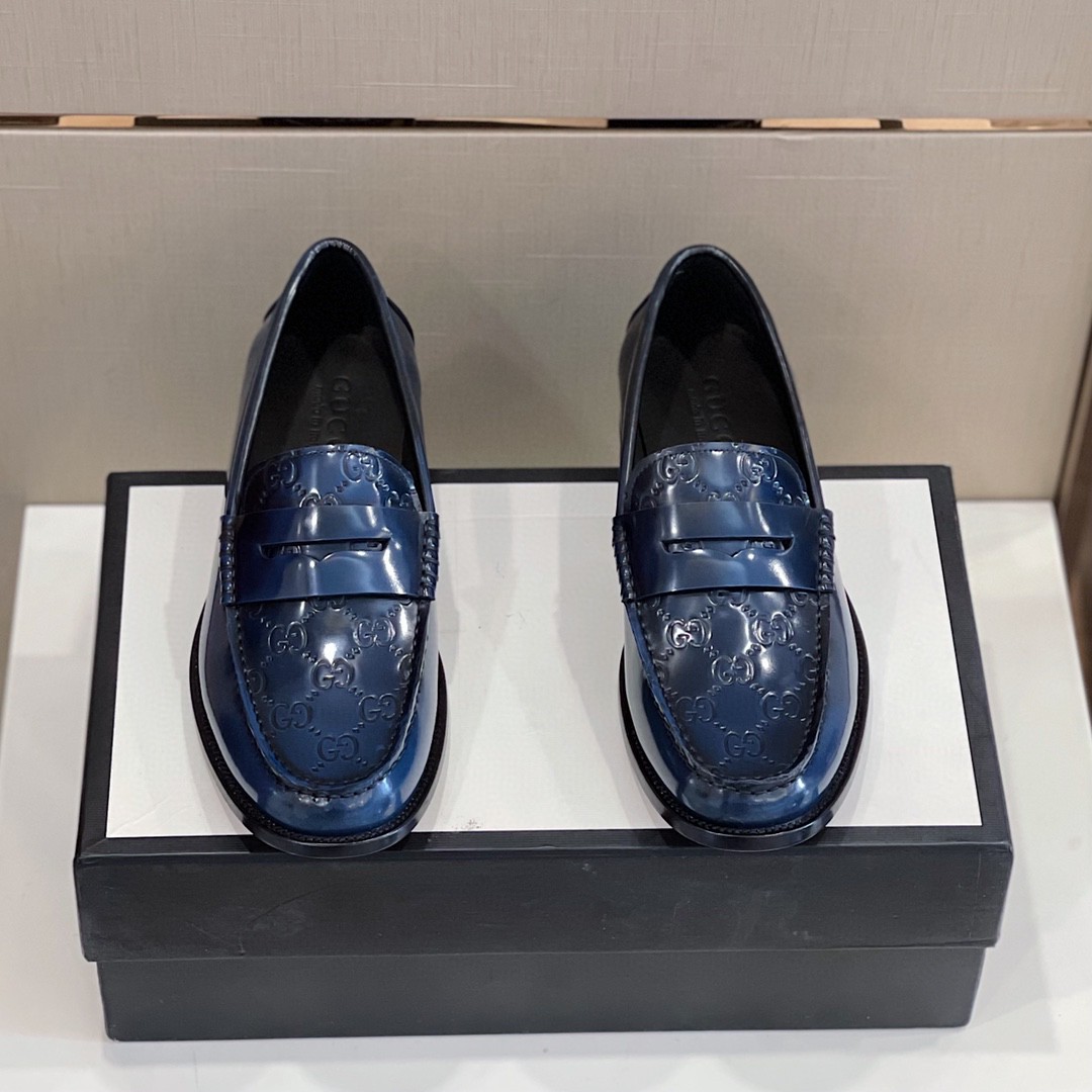 Gucci Men’s Gucci Embossed Loafers Horsebit Blue For Men 699501