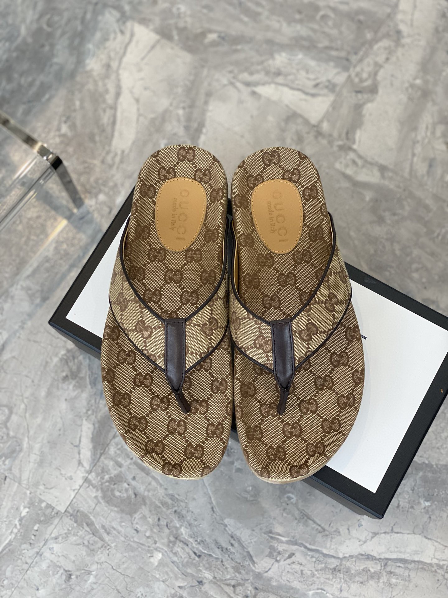 Gucci Men’s Gucci T-Strap Slide Sandals Beige For Men 429362