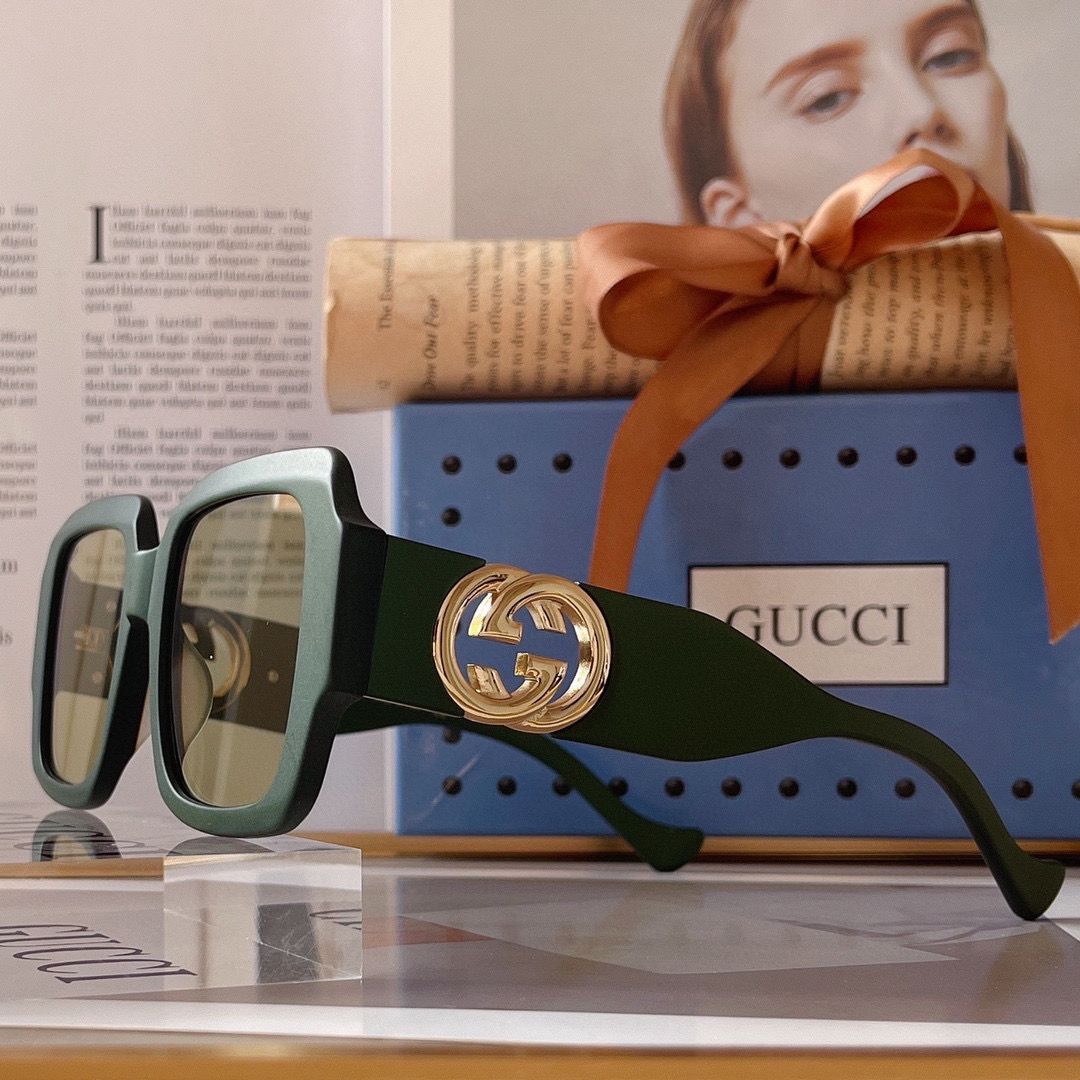 Gucci Rectangular Frame Sunglasses