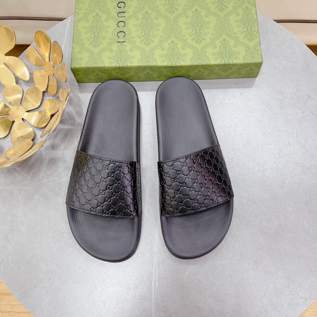 Gucci Men’s Embossed Gucci Slide Sandal Black For Men 407345