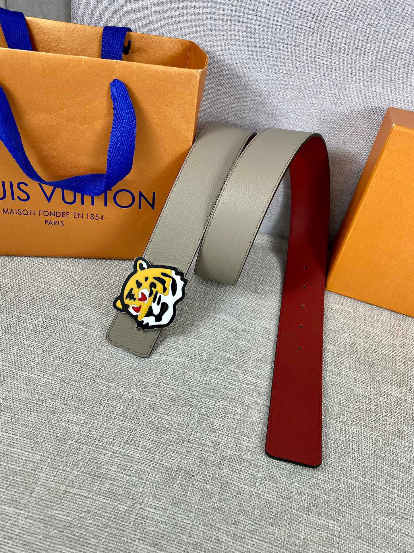 Louis Vuitton LV Made Reversible Belt Taurillon Grey, LV Women Belt
