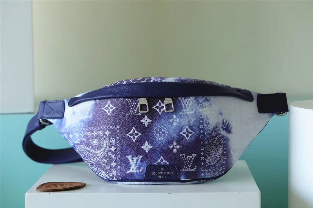 Louis Vuitton Discovery Bumbag PM Monogram Blue For Men, Men’s Bags, Shoulder And Crossbody Bags 17.3in/44cm LV M20587