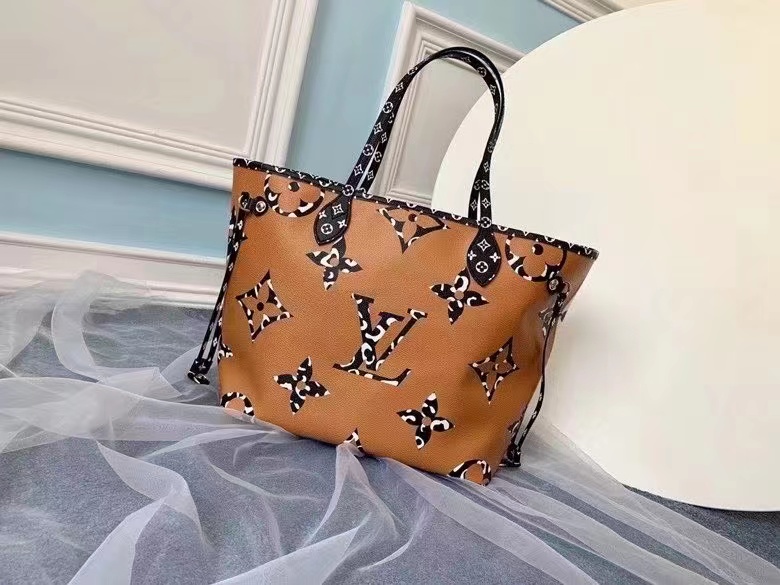 Louis Vuitton Neverfull MM Tote Bag Ivoire Monogram Jungle Canvas For Women, Women’s Handbags, Shoulder Bags 12.2in/31cm LV M44716