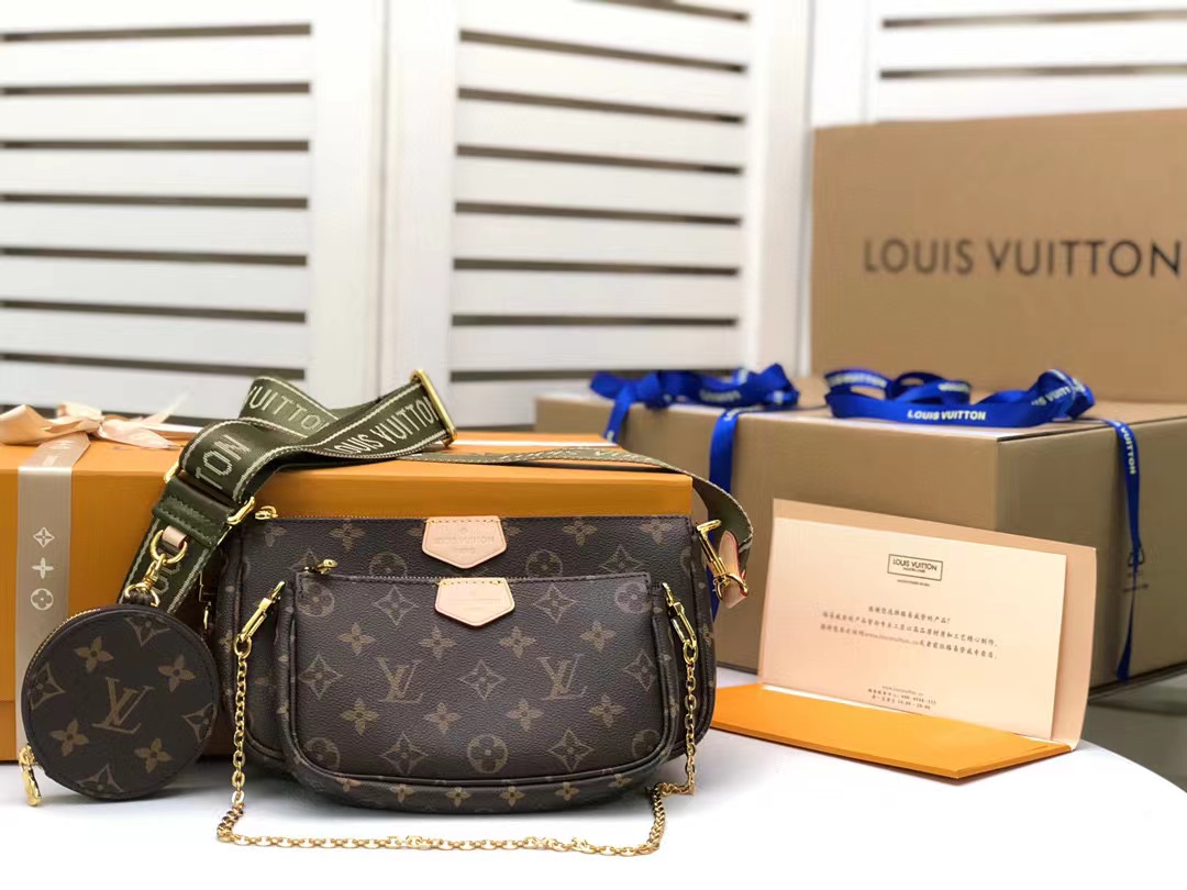 Louis Vuitton Multi Pochette Accessoires Bags Monogram Canvas Fall/Winter Collection M44813, Kaki/Beige