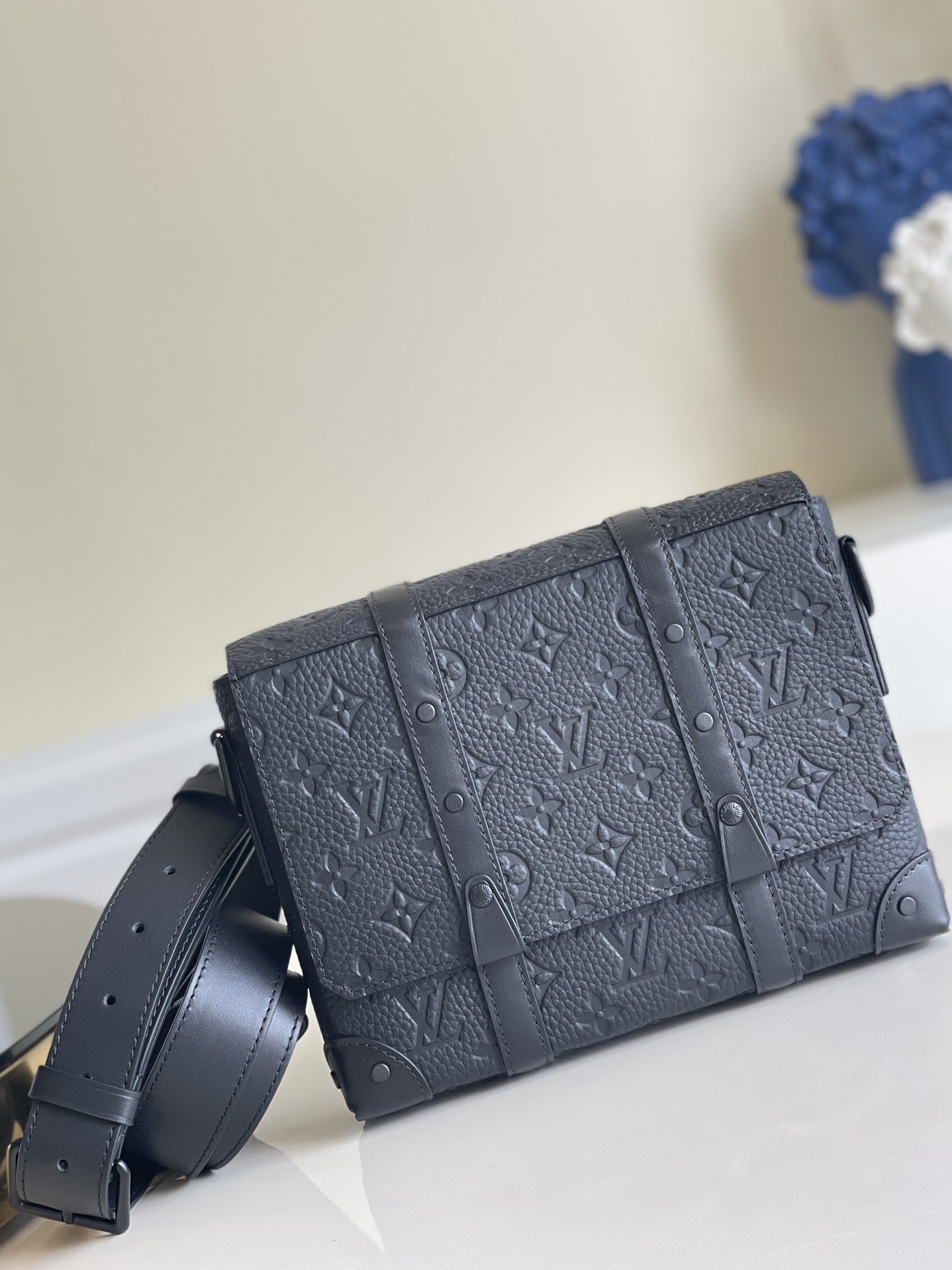 Louis Vuitton Trunk Messenger Taurillon Monogram Black For Men, Men’s Bags, Shoulder And Crossbody Bags 9.4in/21cm LV M57726