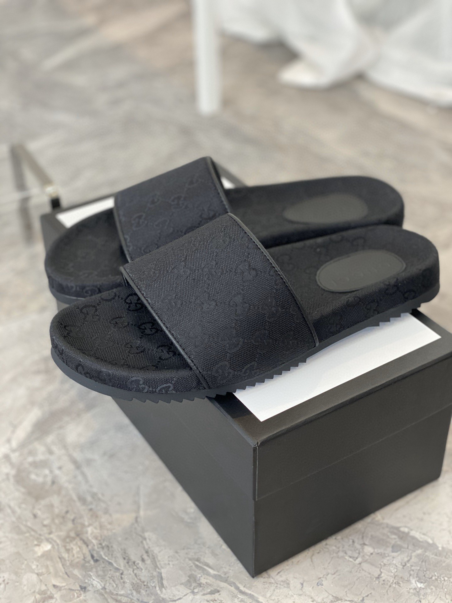 Gucci Men’s Gucci Slide Sandals Black For Men 624695