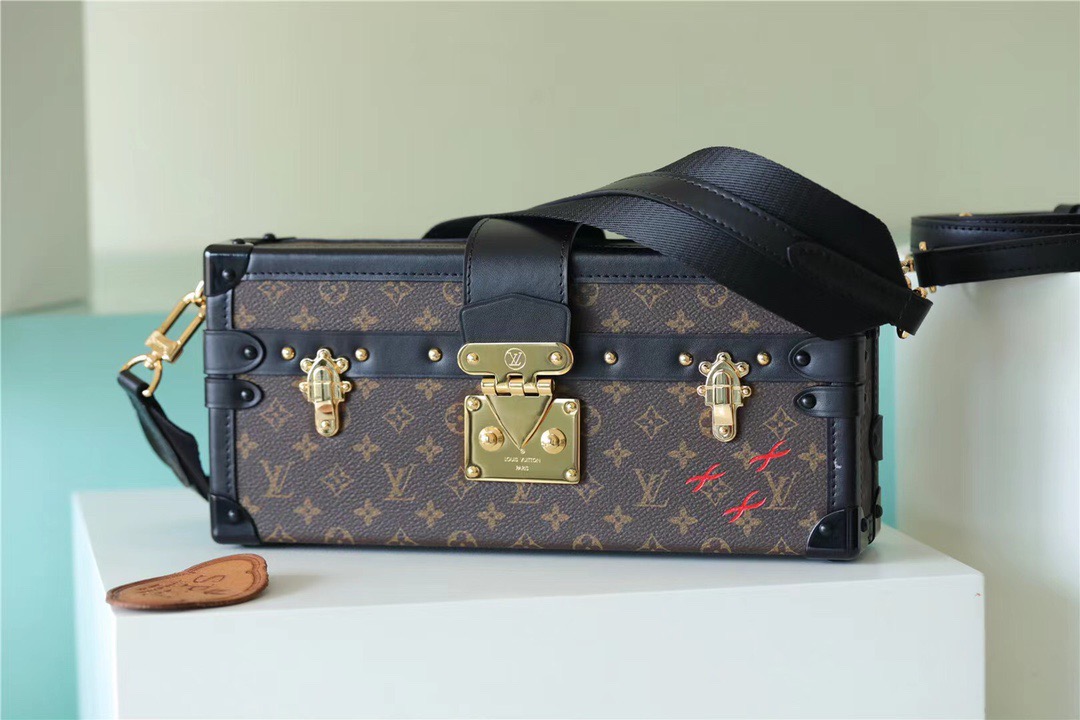 Louis Vuitton Petite Malle East-West Monogram Canvas By Nicolas Ghesquiere For Women, Women’s Handbags, Shoulder And Crossbody Bags 27cm/10.6in LV M46120