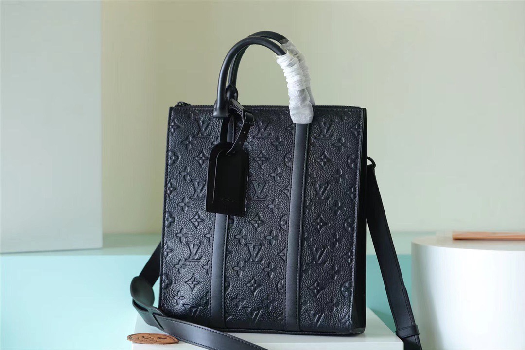 Louis Vuitton Sac Plat Cross Taurillon Black For Men, Men’s Bags, Shoulder And Crossbody Bags 28.5in/11.2cm LV M59960