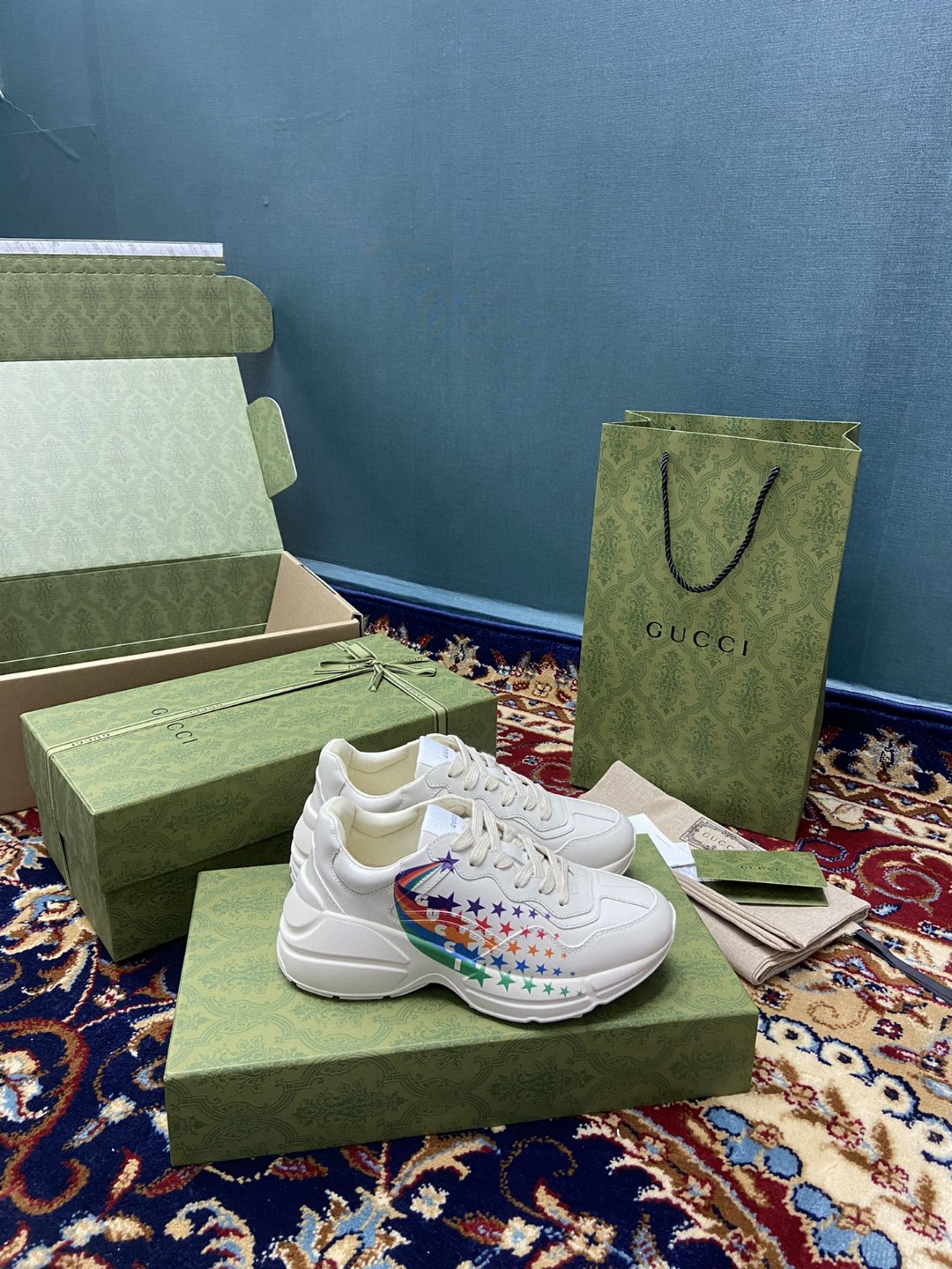 Gucci Men’s Rhyton Sneakers With Gucci Stars White Ivory For Men ‎684899