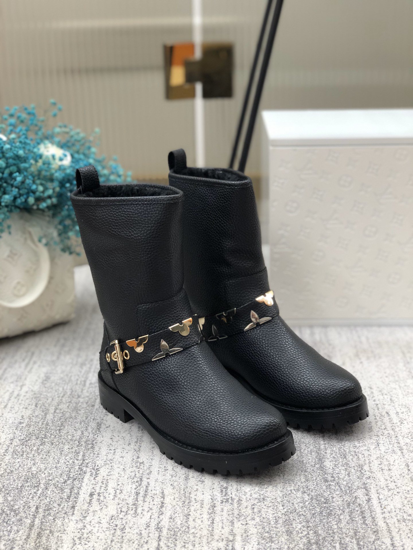 Louis Vuitton Discovery Flat Ankle Boot Black For Women LV
