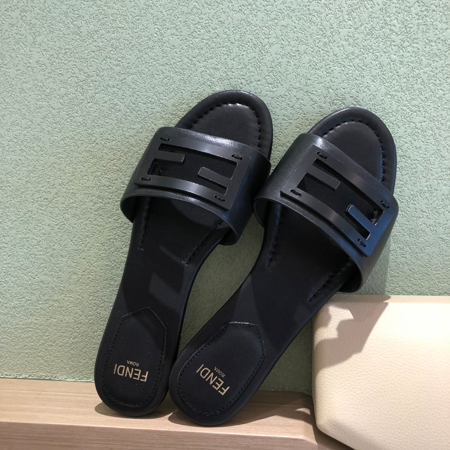 0736616d.jpg