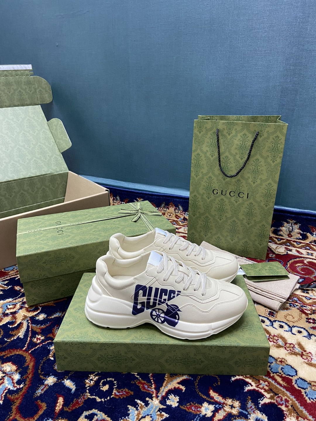 Gucci Men’s Rhyton Sneakers With Lemon Gucci White Ivory For Men ‎684899 DRW00 9522