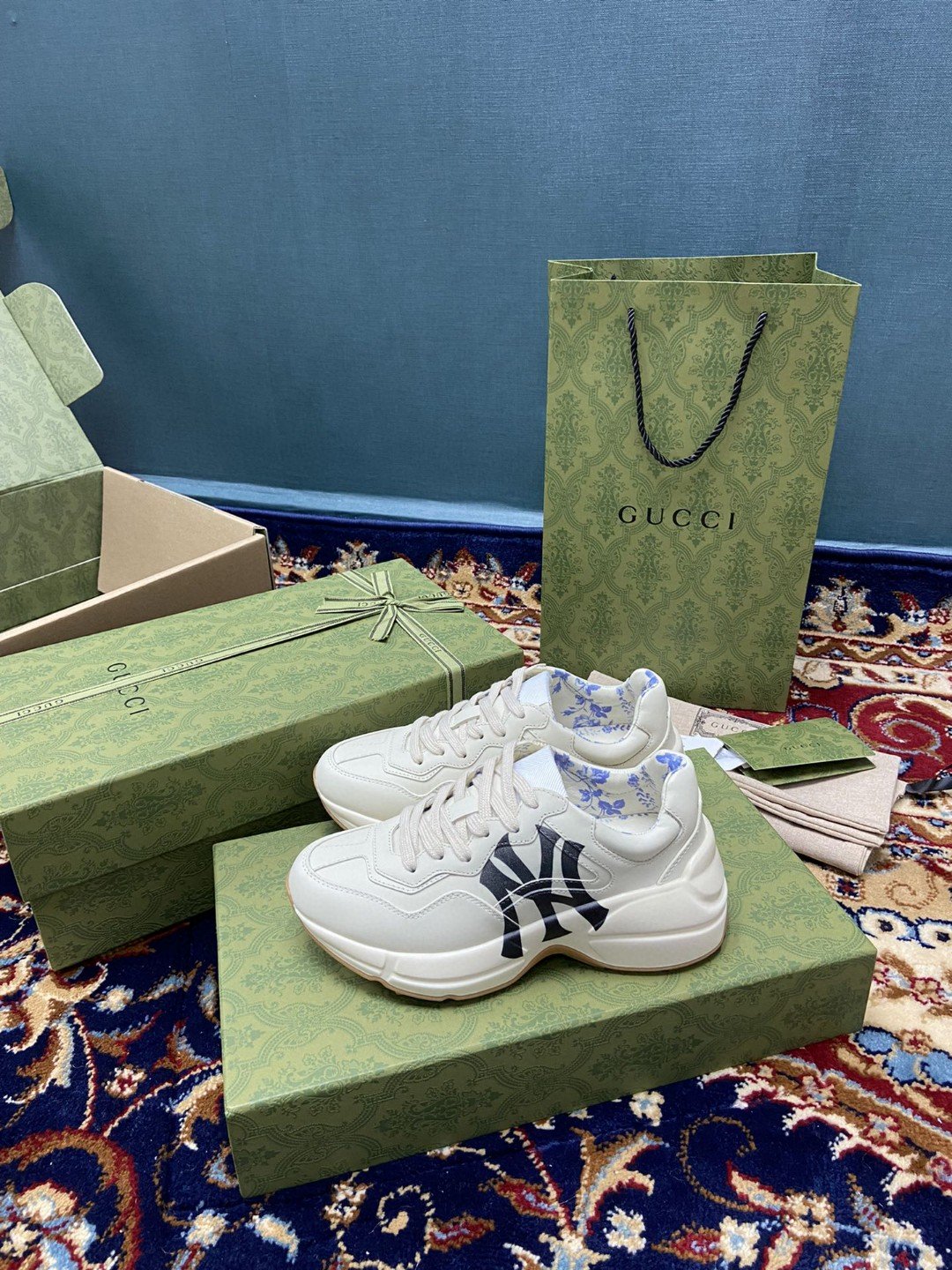 Gucci Women’s Rhyton Sneaker Gucci With NY Yankess White Ivory For Women 548638 DRW00 9022