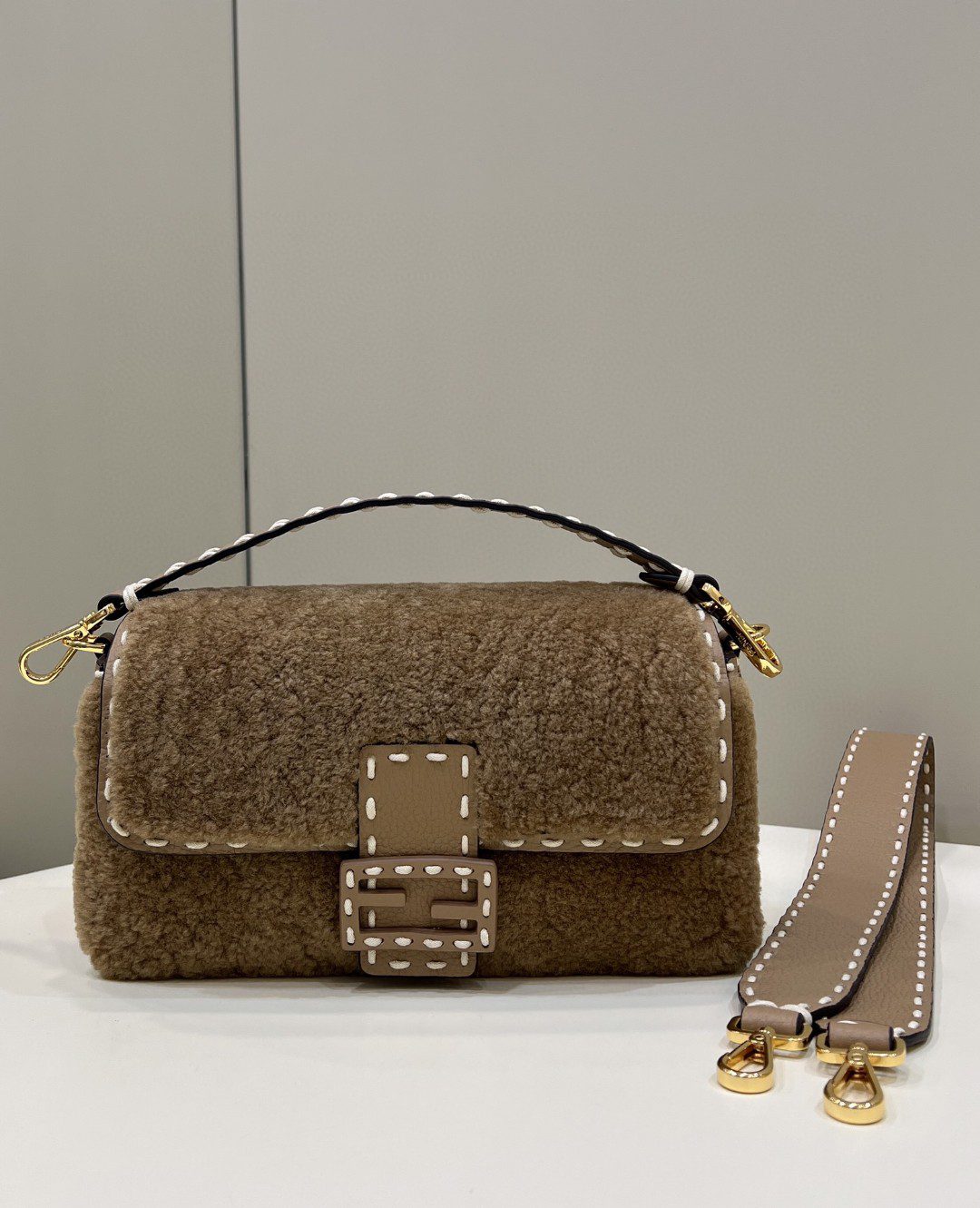 Fendi Baguette Beige Sheepskin Bag For Woman 27cm/10.5in 8BR600AH96F1F7O