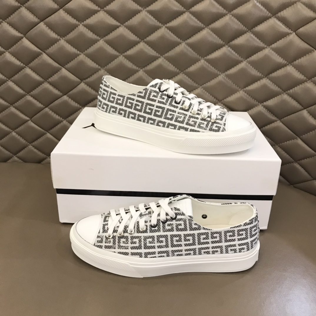 Givenchy City Sneakers in 4G Jacquard Black And White For Men GVC BH006DH158-004
