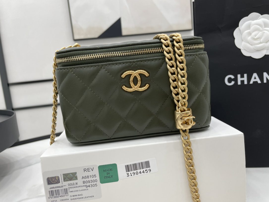 Chanel Small Vanity Case Emerald Green For Women, Women’s Bags 5.9in/15cm